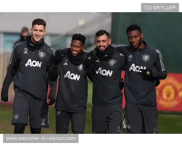 球员与经纪人被拍在商业谈判现场，转会风声四起