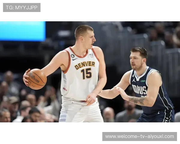 约基奇被拍到自己铲雪：网友笑疯